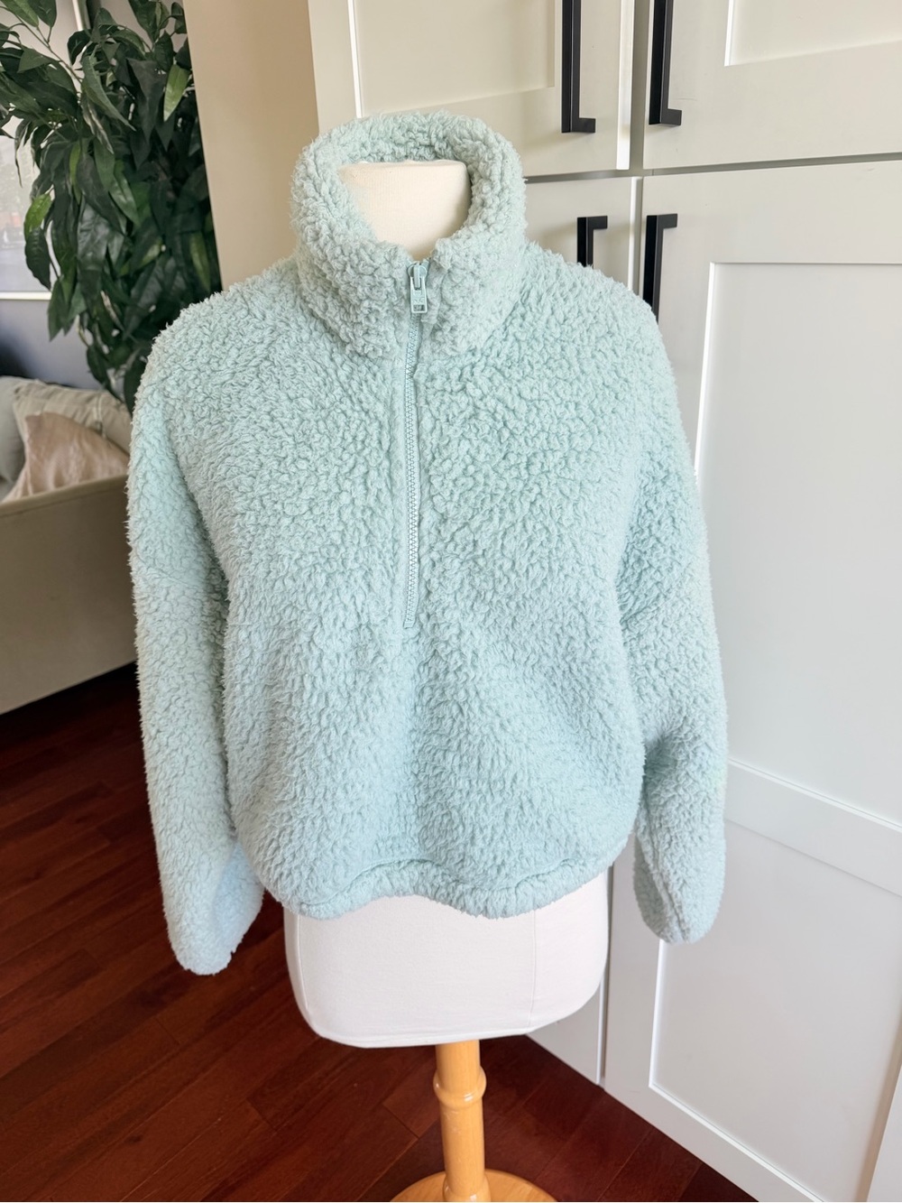HOLLISTER Mint Fuzzy Teddy 1/2 Zip Cropped Pullover Medium